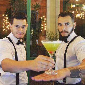 Bartender com Drinks em Brasilândia